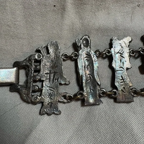 Vintage/antique Asian Silver colored Bracelet with Detailed Figures - Picture 6 of 16